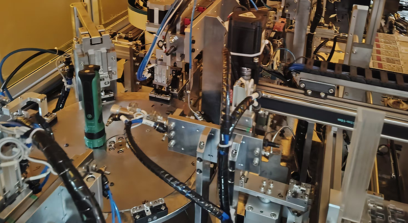 多工站組裝機(jī)器設(shè)備設(shè)計(jì)思路及性能特點(diǎn)